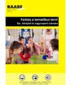 Fontos a tematikus terv – kis-, középső és nagycsoport számára termékkép a Raabe színeiben. A képen egy óvodai életképet látunk az óvónővel és gyerekekkel