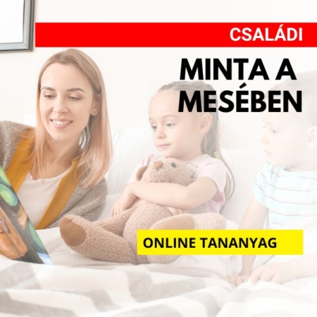 Családi minta a mesében online tananyag. A képen egy anyuka olvas mesét a kisgyermekének aki egy barna mackót tart a kezében.