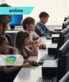 IKT eszközök a nyelvoktatásban A kiemelt fotón iskolás gyerekek ülnek a laptop előtt, egy tanítónő magyaráz nekik a háttérben. A képen feltüntettük a képzés típusát: személyes jelenléti képzés