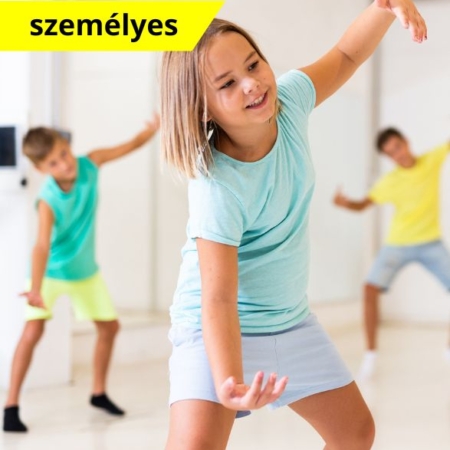 A mozgás szerepe a tanulási és viselkedési nehézségek megelőzésében és enyhítésében – alapok és diagnosztika termékkép - a képen egy kislány hajlított térdekkel a karjait lendíti